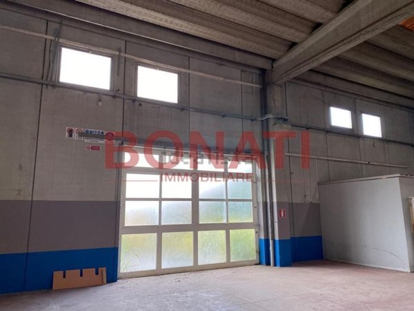 capannone in vendita a Sarzana