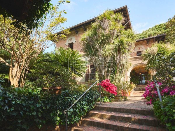 casa indipendente in vendita a Sarzana