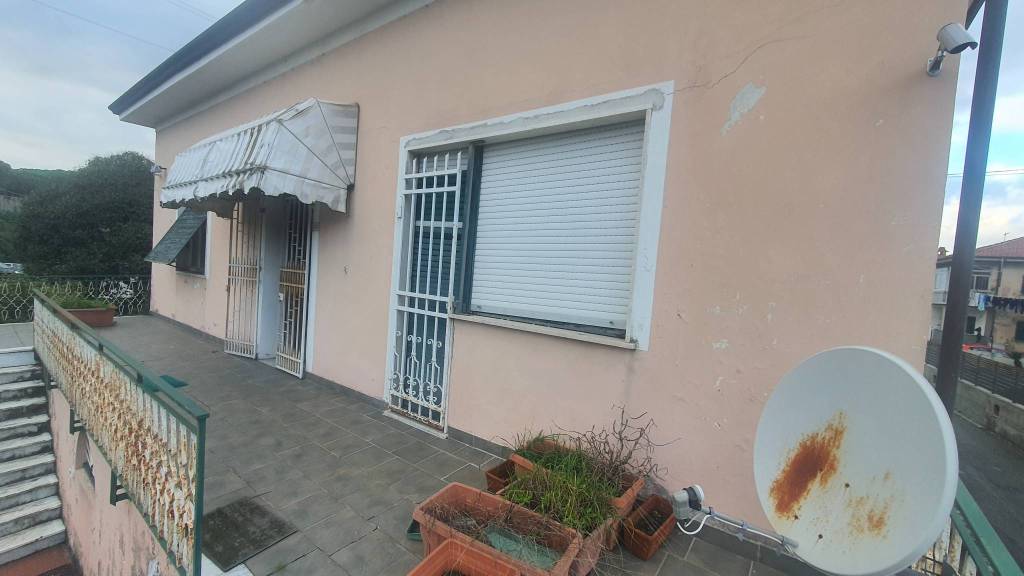 casa indipendente in vendita a Sarzana