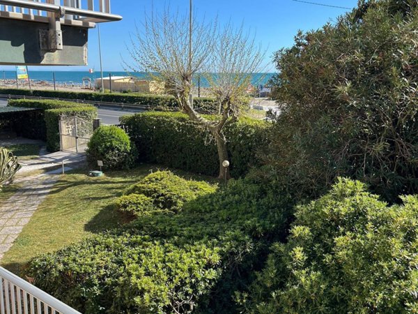 casa indipendente in vendita a Sarzana in zona Marinella di Sarzana