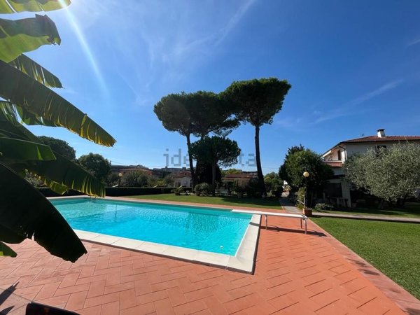 casa indipendente in vendita a Sarzana