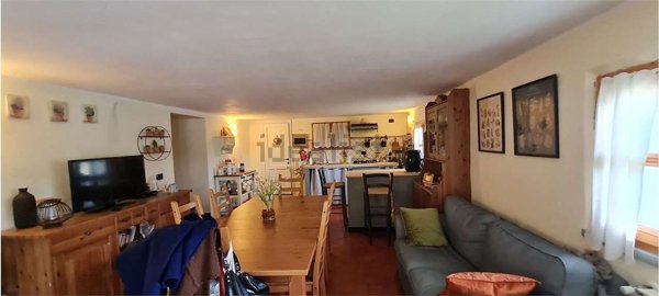 casa indipendente in vendita a Sarzana