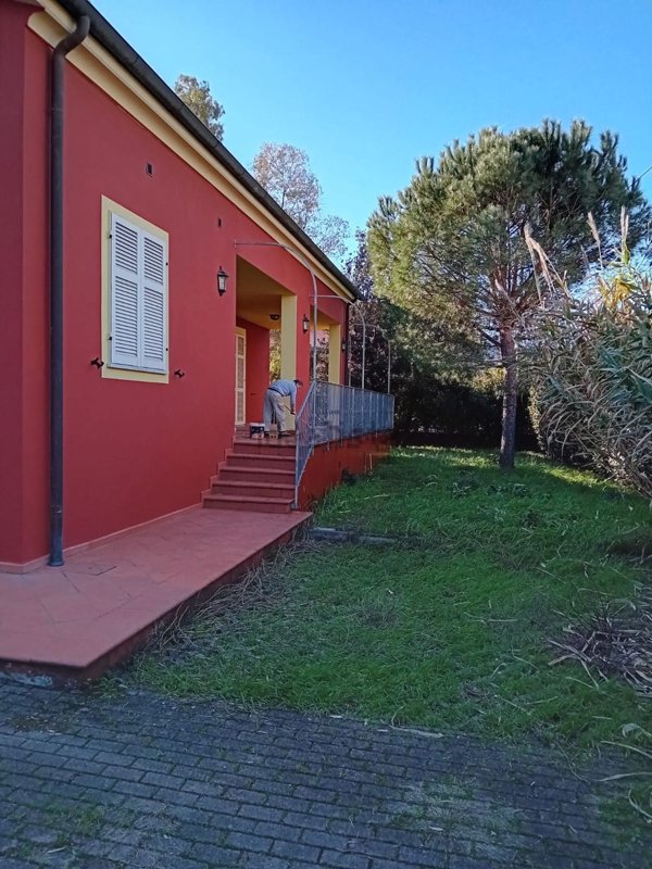 casa indipendente in vendita a Sarzana