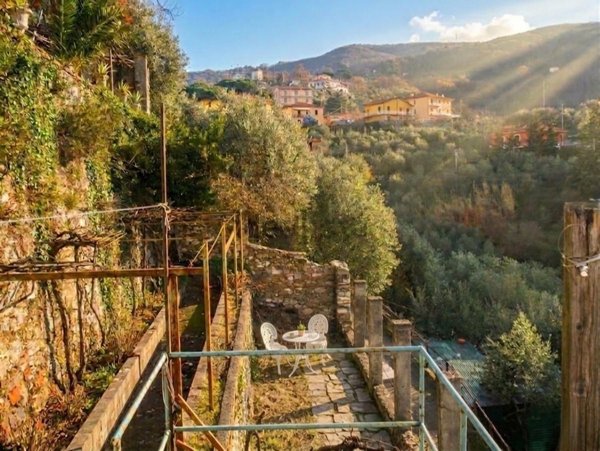 casa indipendente in vendita a Sarzana in zona Falcinello