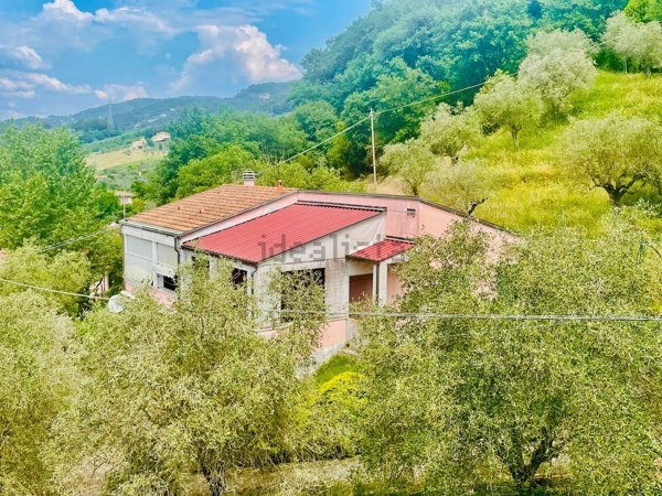 casa indipendente in vendita a Sarzana