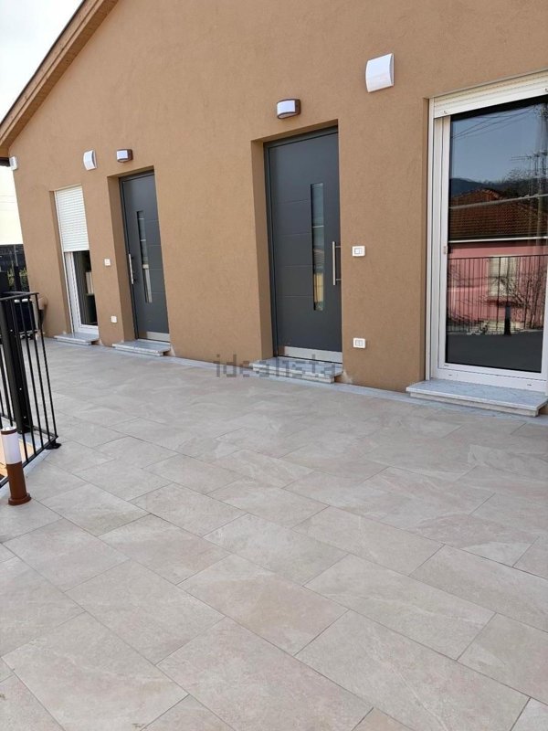 casa indipendente in vendita a Sarzana