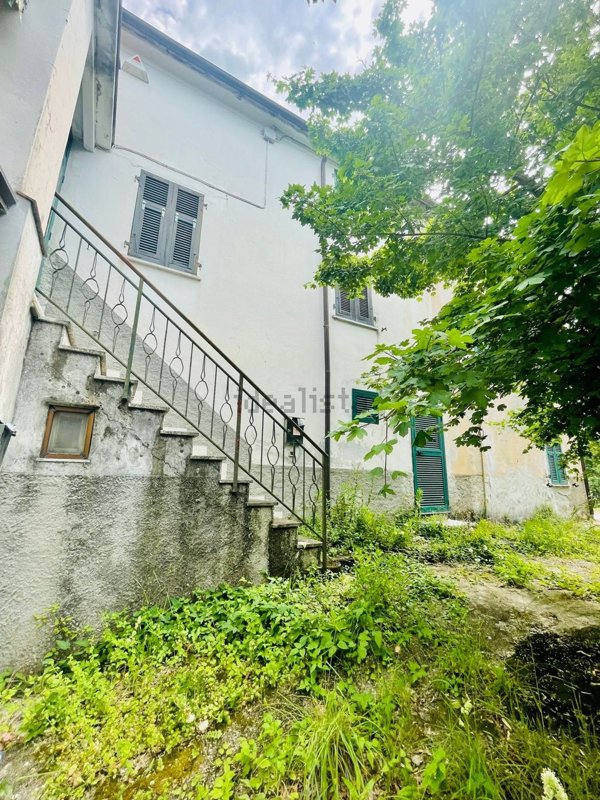 casa indipendente in vendita a Sarzana