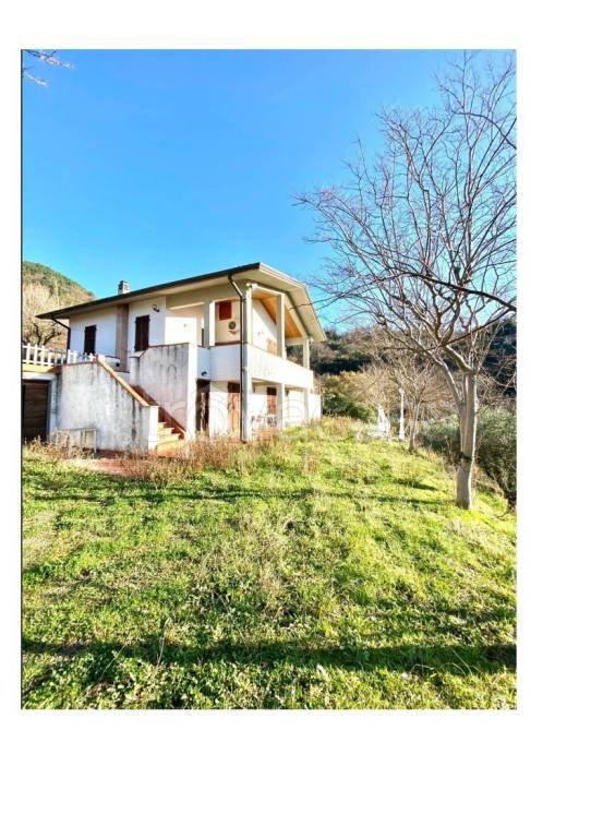 casa indipendente in vendita a Sarzana