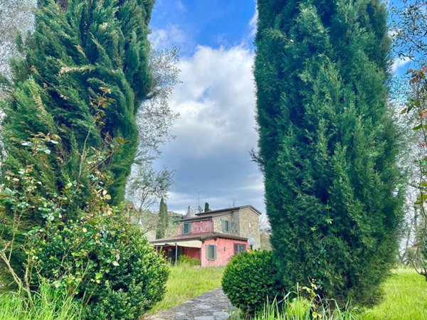 casa indipendente in vendita a Sarzana