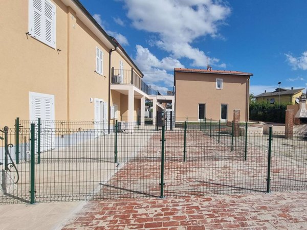 casa indipendente in vendita a Sarzana
