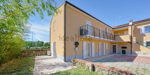 casa indipendente in vendita a Sarzana
