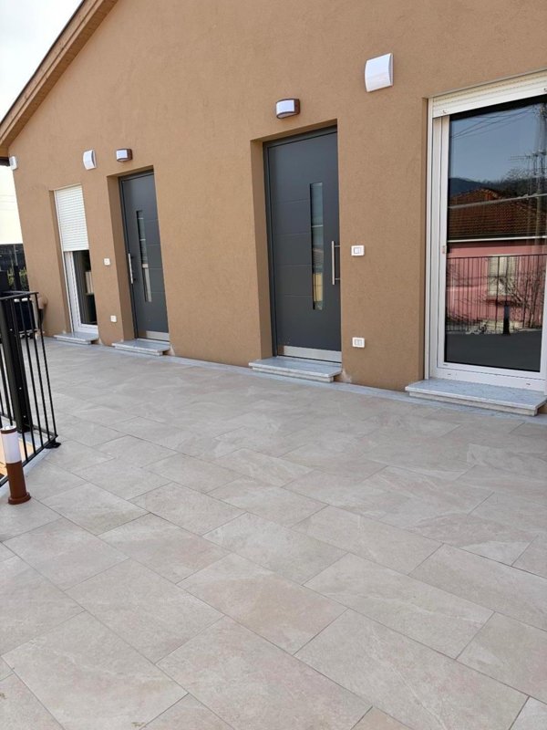 casa indipendente in vendita a Sarzana