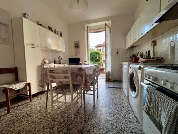 casa indipendente in vendita a Sarzana