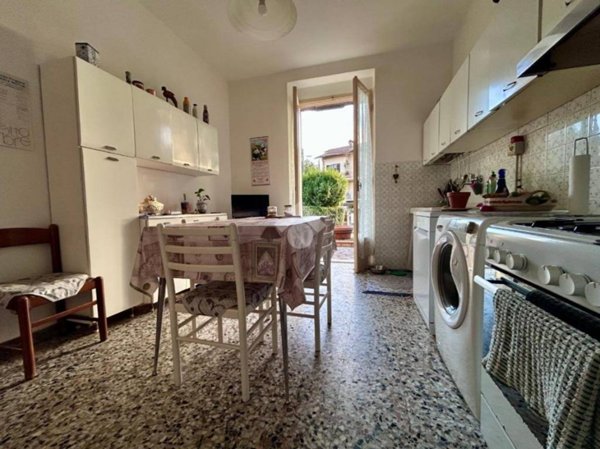 casa indipendente in vendita a Sarzana
