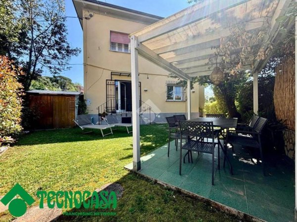 casa indipendente in vendita a Sarzana