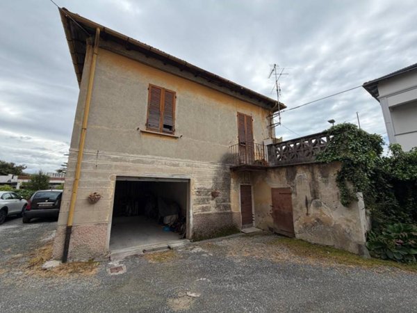 casa indipendente in vendita a Sarzana