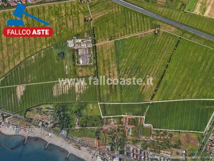 terreno edificabile in vendita a Sarzana in zona Marinella di Sarzana
