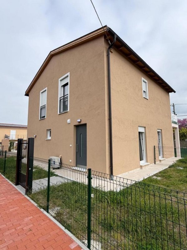 appartamento in vendita a Sarzana