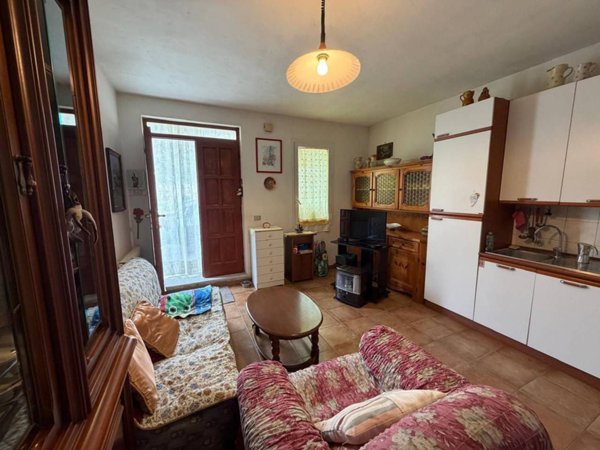 casa indipendente in vendita a Sarzana