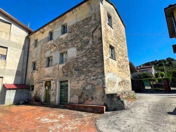 casa indipendente in vendita a Sarzana