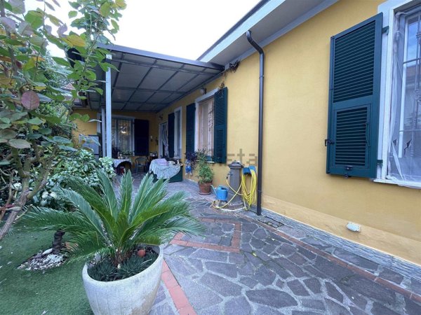 casa semindipendente in vendita a Sarzana