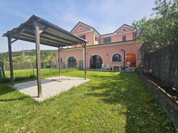 casa indipendente in vendita a Sarzana in zona Falcinello