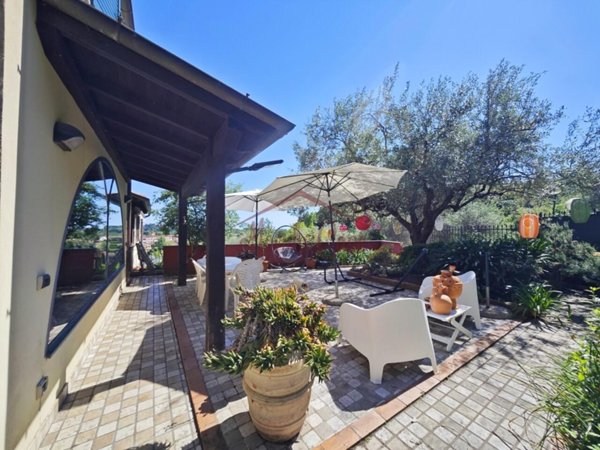casa indipendente in vendita a Sarzana