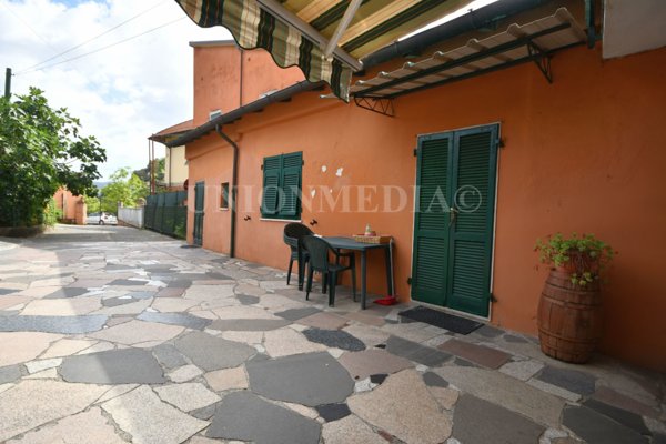 casa indipendente in vendita a Sarzana in zona Falcinello