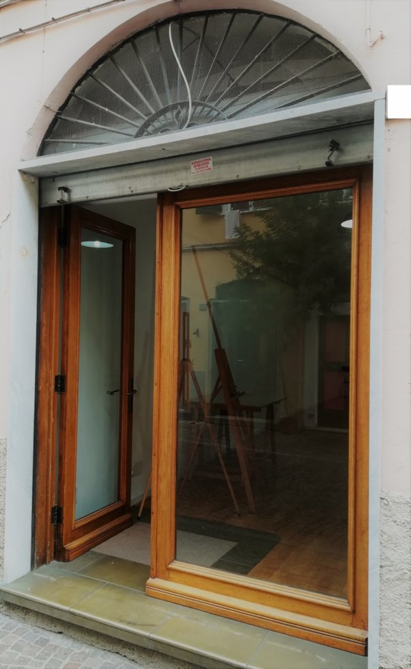 locale commerciale in vendita a Sarzana