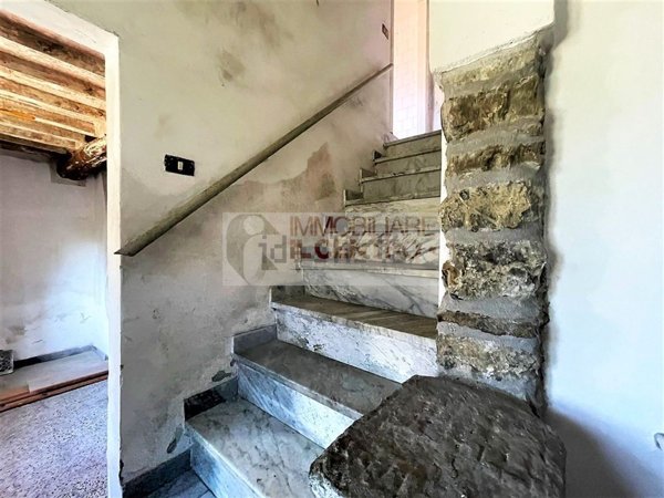 casa indipendente in vendita a Sarzana