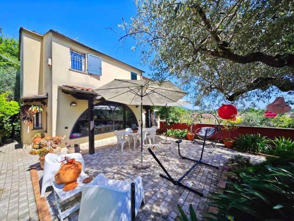 casa indipendente in vendita a Sarzana in zona San Lazzaro