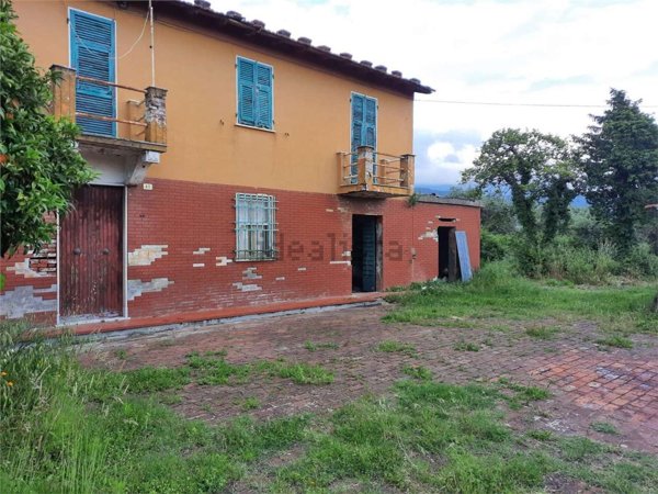 casa indipendente in vendita a Sarzana