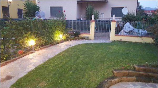 casa indipendente in vendita a Sarzana