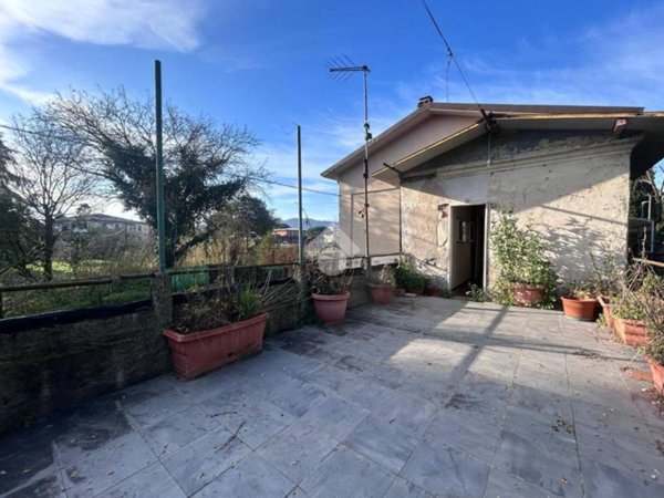 casa indipendente in vendita a Sarzana