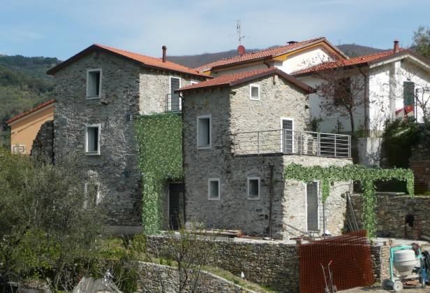 casa indipendente in vendita a Sarzana