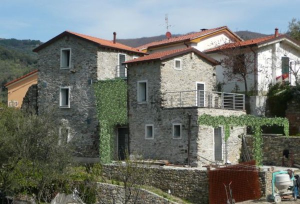 esavano in vendita a Sarzana