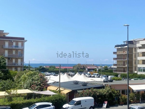 appartamento in vendita a Sarzana in zona Marinella di Sarzana