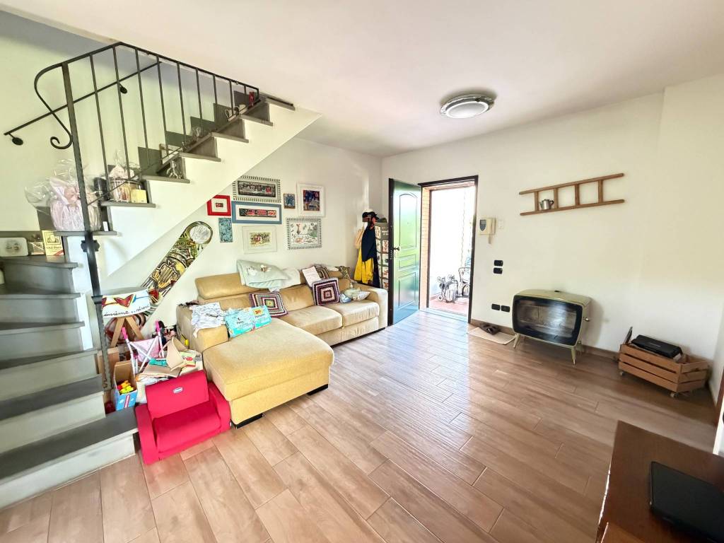 casa indipendente in vendita a Sarzana