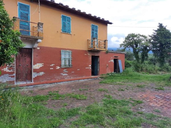 casa indipendente in vendita a Sarzana