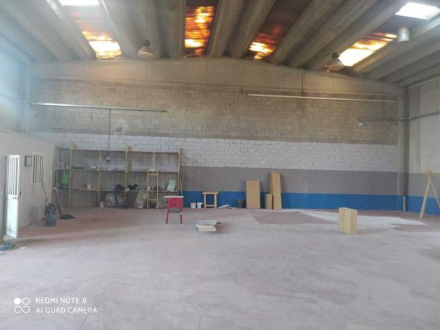 locale commerciale in vendita a Sarzana