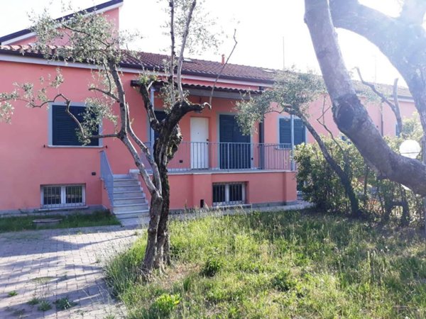 pentavano in vendita a Sarzana in zona San Lazzaro