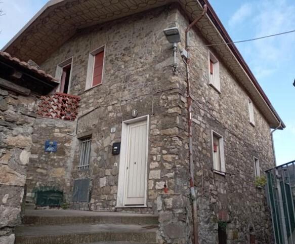 appartamento in vendita a Sarzana in zona Falcinello