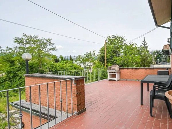 casa indipendente in vendita a Sarzana