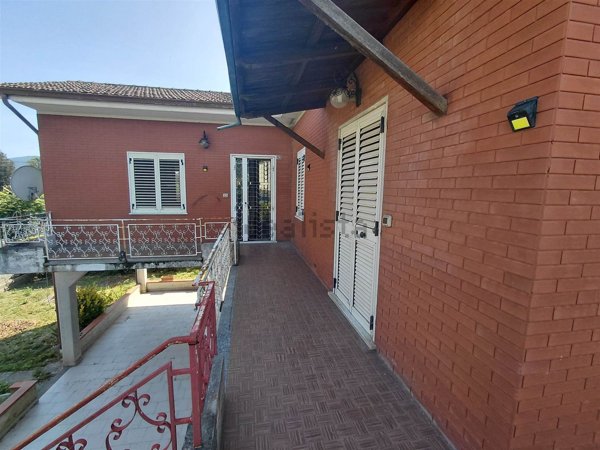 casa indipendente in vendita a Sarzana
