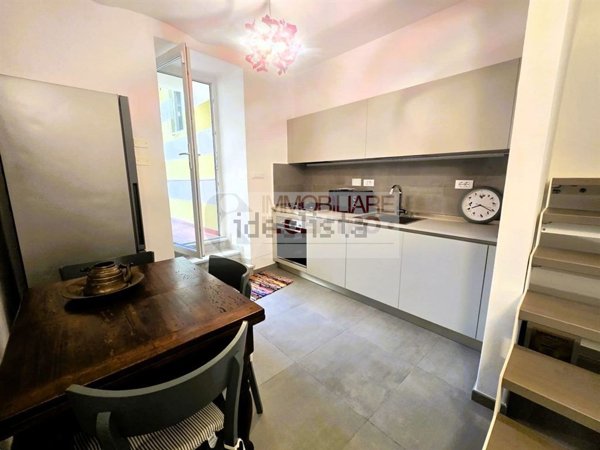casa indipendente in vendita a Sarzana