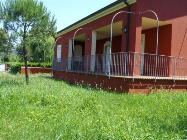 casa indipendente in vendita a Sarzana
