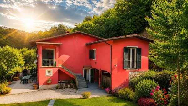 casa indipendente in vendita a Sarzana in zona Falcinello