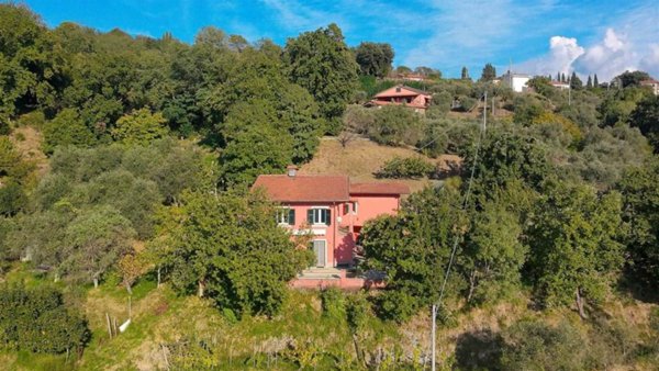 casa indipendente in vendita a Sarzana in zona Falcinello