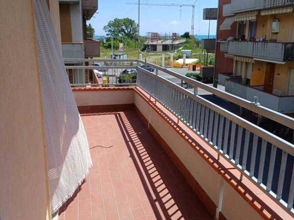 appartamento in vendita a Sarzana in zona Marinella di Sarzana