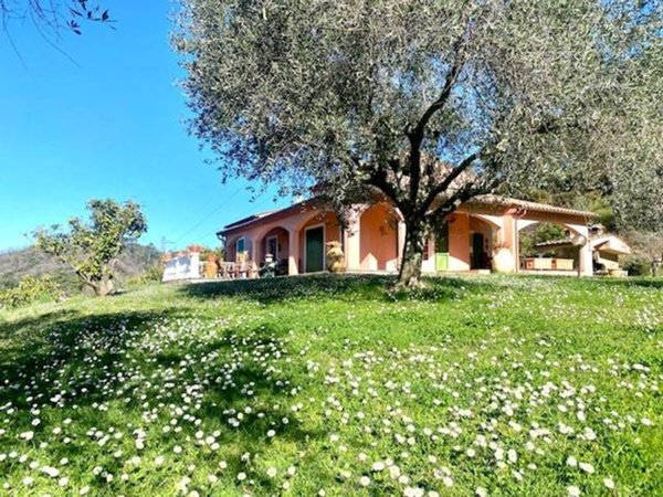 casa indipendente in vendita a Sarzana in zona Falcinello